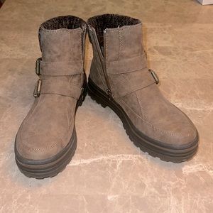 Blowfish Malibu Women's Hansa4earth Chukka Boot